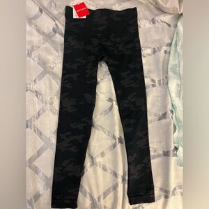 Spanx look at me now leggings in black camo NWT size 0.